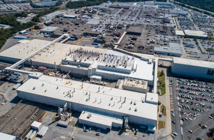 Unprecedented UAW Strike Escalates, Paralyzing Ford’s Key Factory