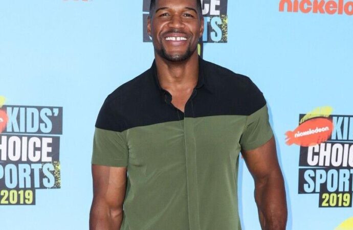 Unconventional Style of Michael Strahan: A Glimpse into the Personality of the NFL Star