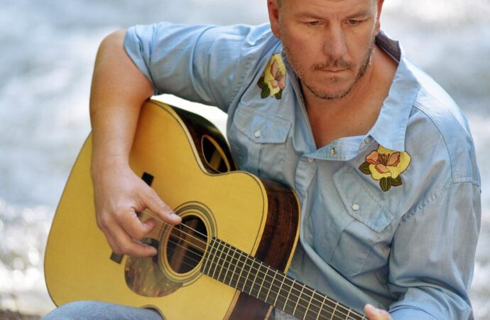 Acclaimed Singer-Songwriter Aaron LaCombe Returns to Taos, Mesmerizing New Music