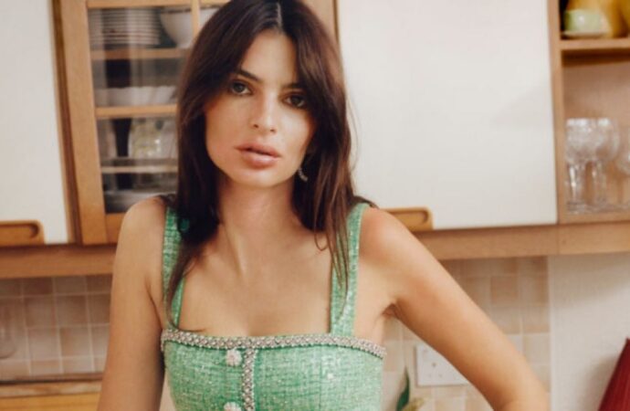 Stunning Model Emily Ratajkowski Takes Fashion by Storm in Captivating New Campaign