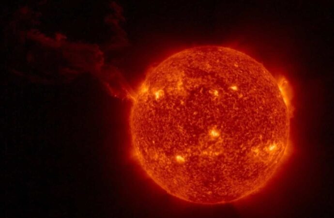 NASA Warns of Impending M-Class Solar Flares from Sunspots